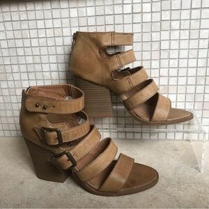 FULL STRAP HIGH HEEL 3-3 1/2” WOMENS CAMEL COLORED WITH BACK ZIPPERS SIZE 6
